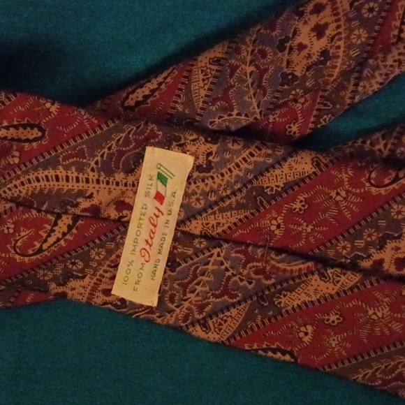 VGUC - 100% Imported Silk Tie - Handmade In The U.S.A. - Picture 6 of 10